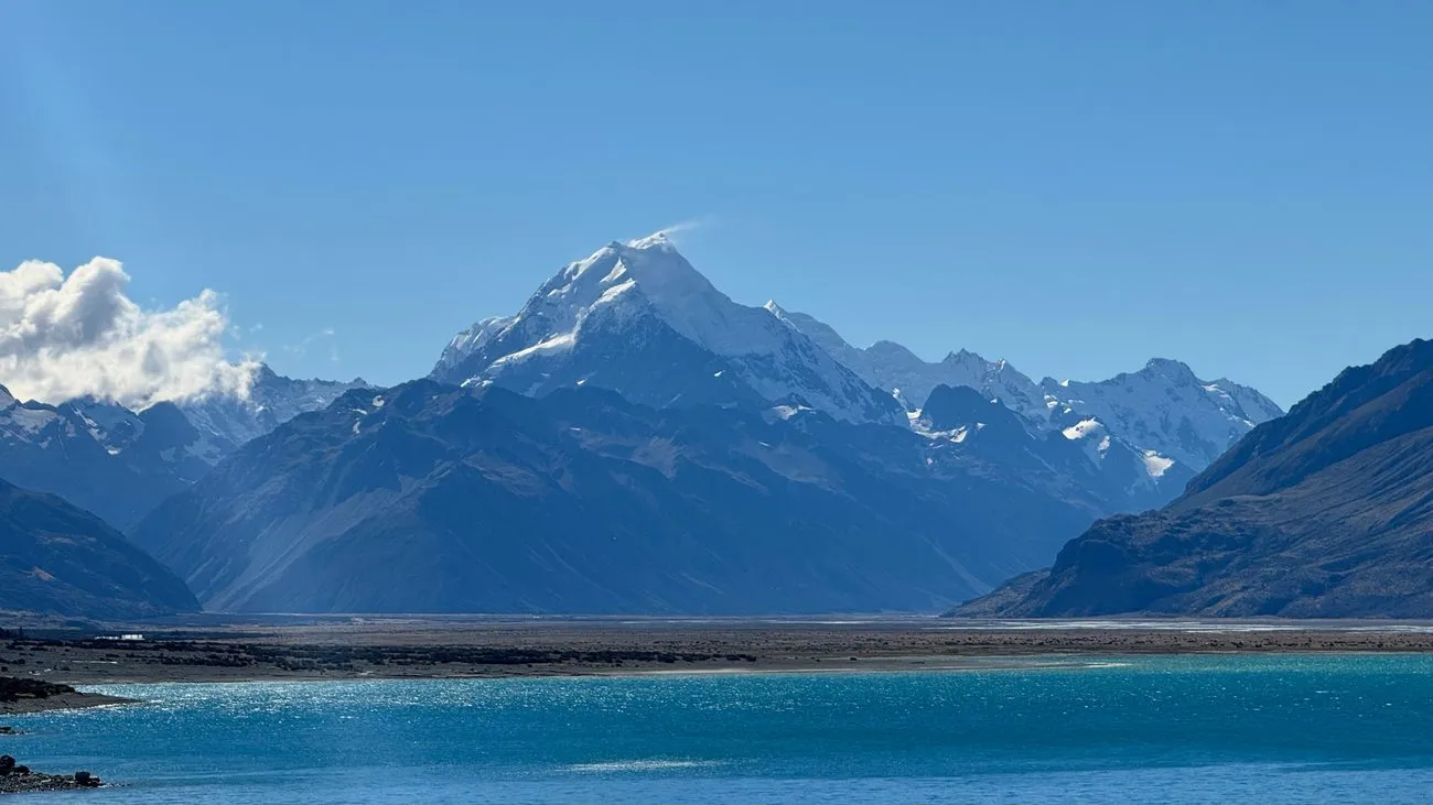 Lake Pukaki and Aoraki/Mount Cook under clear blue skies.